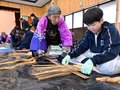 伝統の藤箕作り体験　氷見・西の杜学園６年生「大変だけど楽しい」