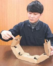 紙製の緩衝材、世界最高賞　サクラパックス、台形構造で強度確保