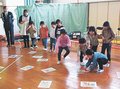 かるた遊びで交通ルール学ぶ　立山・下段保育所