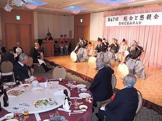 朝乃山関 会挙げて応援を　墨田区県人会総会