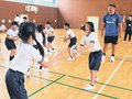 ラグビー楽しい！　魚津・経田小で強豪チーム指導
