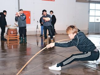 エビ・カニ豊漁祈願、１８年ぶりボンボコ祭　射水で４月１９日、漁師や住民ら「舞」練習