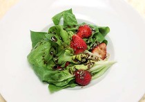 イチゴのサラダ仕立て　ヴィネグレットソース