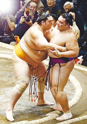 朝乃山、魁聖に黒星　大相撲初場所初日