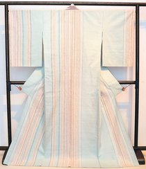 ＜技と美　未来へ＞日本伝統工芸富山展（３）<br />高岡市長賞／紬織（つむぎおり）着物「雨あがり」　大澤浩美さん（染織、富山）