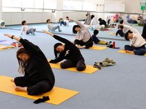 日頃の疲れを癒やしリラックス♪ コノコトカフェでヨガ教室