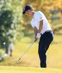 男子ゴルフ、杉浦が首位守る