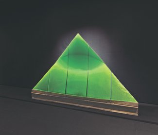 ＜コレクションへのいざない＞４<br />富山市ガラス美術館／「ピラミッドの緑の眼」スタニスラフ・リベンスキー、ヤロスラヴァ・ブリフトヴァー