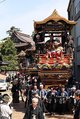 善徳寺前から出発する曳山＝南砺市城端