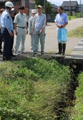 用水路転落 再発防げ　県警など関係機関、高岡の死亡事故現場を点検