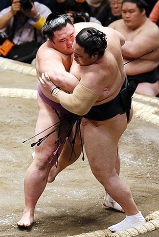 朝乃山３連勝　初場所３日目