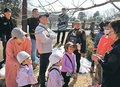 樹木や虫の越冬学ぼう　富山・ファミリーパークで観察会