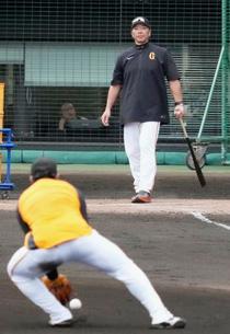 巨人の阿部監督が「愛」のノック