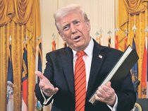 米国教育省を大幅縮小へ　トランプ氏、「廃止」目指す大統領令に署名