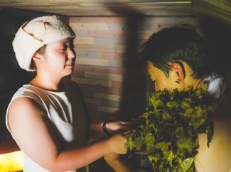 欧州のサウナ「ウィスキング」って？　富山でも体験会、血行促進やストレス発散に期待