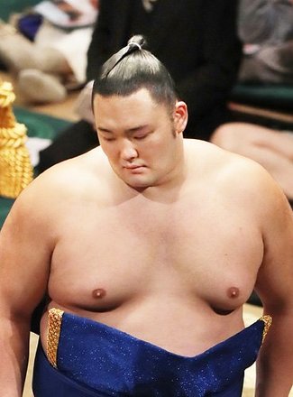 朝乃山まげ初披露　「やっとお相撲さんに」