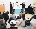 クリスマス満喫　小矢部市民図書館、親子が手遊びや演奏