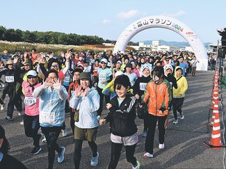 富山湾の絶景楽しむ 富山マラソンジョギングの部