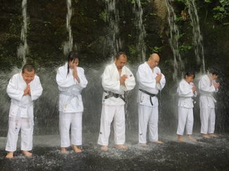 「滝修行の日」制定の立役者は富山県民！