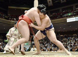 朝乃山が初白星　大相撲夏場所２日目