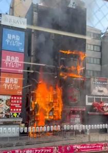 バックドラフト発生でパニックか