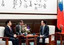 加藤前財務相、頼台湾総統と会談