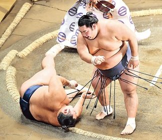 朝乃山攻め込むも詰め甘く　星五分、気持ちは前向き