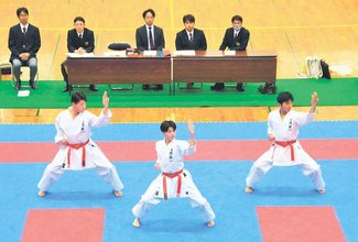 ハイスクールプレス<br />空手６部門 全国へ　高岡第一高校