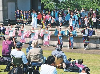 よさこいで復興支援　黒部で１３チームが演舞