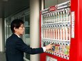 飲料ロス減らそう　滑川市役所前に自販機設置