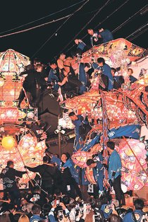 「引き合い」激しく　南砺・福野夜高祭最終日