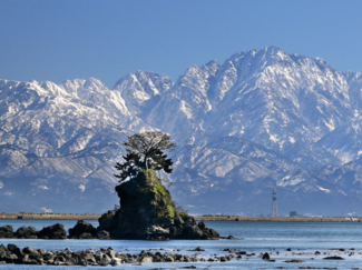 ７月９日の歴史 <br />日本の渚・百選に「高岡雨晴海岸・氷見松田江の長浜」と「宮崎・境海岸（ヒスイ海岸）」　１９９６年