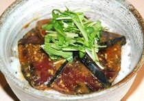 カツオのみそ漬け丼