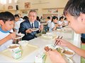 たかはたポーク「おいしい」　砺波の小中１２校で給食提供、児童生徒が地元の食材味わう