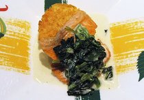 ジャガ芋のガレットサーモンとホウレン草のクリーム煮添え