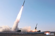 北朝鮮、多連装ロケット砲の試験発射を報道　精度向上強調「攻撃力極大化」