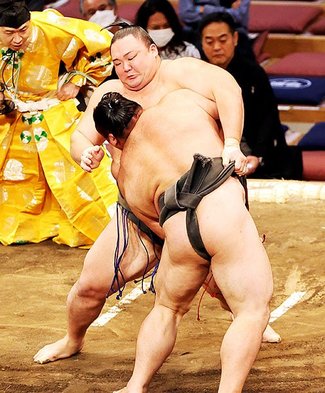 朝乃山、白星発進　大相撲九州場所初日