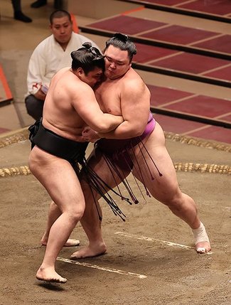 朝乃山 耐えて５連勝　７月場所５日目