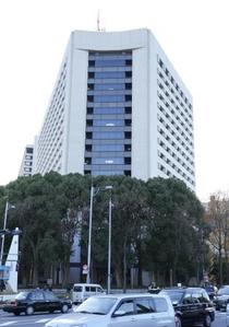 窓の隙間から盗撮疑い、男逮捕