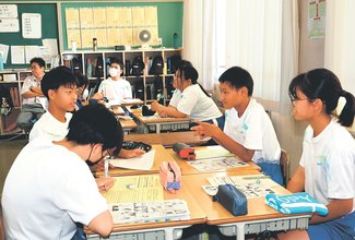 ＜すくすくとやま＞スマホ編（下）<br />ＳＮＳトラブルを生徒が議論　小矢部大谷中は危険伝える漫画制作【漫画全話も紹介】