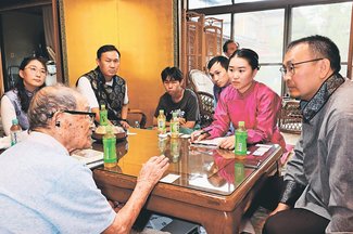 モンゴル抑留生活聞く　出身学生ら、１０７歳 山田さん（南砺）を訪問