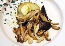 サンマとキノコのソテーとローストポテト