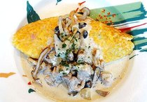 簡単オムライス　鶏肉とキノコのクリームソース