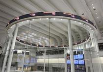 東証、５８５円安