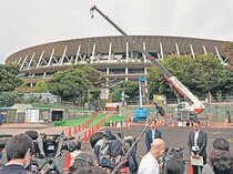 神宮外苑の樹木伐採　１年遅れで着手、市民抗議