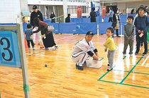 競技の魅力 親子で体感　魚津でスポーツ秋まつり楽しむ