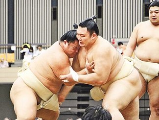 朝乃山、攻め光る　大相撲夏巡業