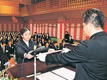 ３６人新たな一歩　富山市看護専門学校で卒業証書授与式