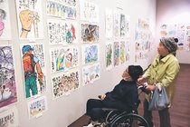 幸せ伝える絵手紙紹介　高志の国文学館、全国の７００点展示