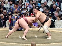 朝乃山連勝、白星先行　大相撲春場所５日目